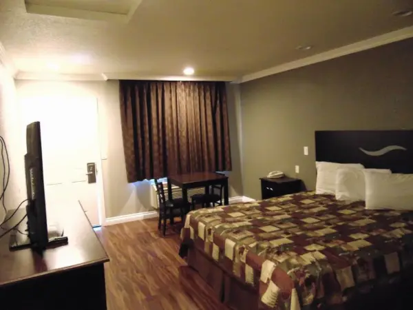 West Coast Inn Santa Ana 9